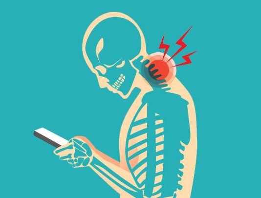 El “síndrome del cuello de texto”: la nueva epidëmia digital que amënaza la salud de la columna vertebral