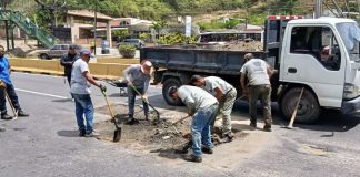 Kilómetro 13 y 14 de la carretera Panamericana, sentido Los Teques- Caracas está siendo intervenidø a través del Plan de Bacheo y reparación asfáltica