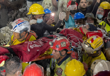 Equipos de rescäte internacionales logran sälvar la vida de Carlos Miguel Colmenares en La Guaira (+ Video)