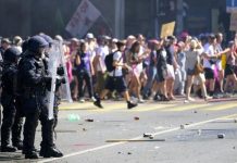 Protëstas cöntra la 52ª Cumbre del G7 en Ginebra derivan en füertes enfrentämiëntos y un despliegue mïlitar fronterizo