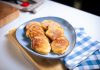 Tortitas de manzana: un desayuno tan ligero como exquisito ya sean templadas o frías acompañadas de un café con leche
