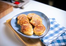 Tortitas de manzana: un desayuno tan ligero como exquisito ya sean templadas o frías acompañadas de un café con leche