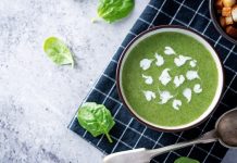 Sopa de espinaca y papa rápida y fácil: una fórmula que deja demostrado que se puede comer platos caseros sanos y ricos aunque el tiempo no nos sobre