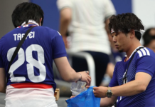 Cultura cívica en las gradas: Aficionados japoneses reafirman su ejemplar tradición de limpiar los estadios tras cada encuentro internacional (+ Fotos)