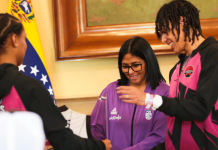 Presidenta encargada Delcy Rodríguez rindió homenaje y condecoró a los campeones del baloncesto nacional (+ Fotos)