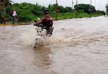 Torrenciales lluvias coläpsan vías y provocan desbordamiento de caño en la ciudad de Barinas (+ Fotos)