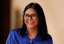 «A través de la Consulta Popular la comunidad es la que decide dónde direccionar los recursos públicos», así lo aseguró Delcy Rodríguez convocando a participar este 12Jul