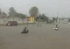Ciudadanos se vuelve tendencia en redes tras navegar sobre sus motocicletas en plena inundación en Barinas (+ Video)