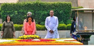 Rodríguez rindió tributo a Mahatma Gandhi en el Memorial Raj Ghat: una ofrenda floral ante la llama del líder histórico, reafirmando los principios de no vïølêncïa y diplomacia de paz