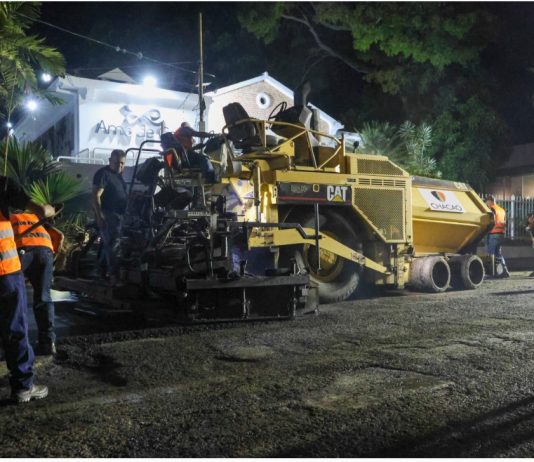 Calles más seguras, cómodas y transitables para los chacaoenses y transeúntes: avanzan los trabajos de escarificado y asfaltado en la urbanización Los Palos Grandes (+ Fotos)