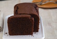 Bizcocho de chocolate casero: receta fácil para que quede siempre esponjoso de cacao 100% puro (+ Detalles)