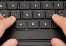 Pocos lo saben: para qué sirve la rayita debajo de las letras F y J y del número 5 de tu teclado (+ Detalles)