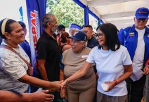 «A través de la Consulta Popular la comunidad es la que decide dónde direccionar los recursos públicos», así lo aseguró Delcy Rodríguez convocando a participar este 12Jul