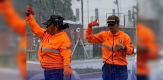Bajo un aguacero: Funcionarias de la PNB recibieron elogios por mantener el orden vial (+ Video )