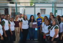 Entregan registros y certificaciones a organizaciones socioproductivas en la cancha Cayaurima de Barcelona (+ Fotos)