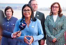 «Traemos un mensaje de paz, amistad y cooperación»: Delcy Rodríguez destaca los objetivos de entendimiento mutuo luego de su llegada al aeropuerto de Nueva Delhi
