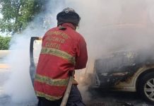 Vehículo sûfre pérdida total tras incÊndiarse en la Cota Mil a la altura del Distribuidor Altamira: Bomberos de Caracas controlaron la emergenciÂ