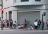 Los argentinos hacen cola en busca de opciones de empleo: desempleo en Argentina sube a 7,8% durante el primer trimestre de 2026