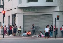 Los argentinos hacen cola en busca de opciones de empleo: desempleo en Argentina sube a 7,8% durante el primer trimestre de 2026