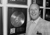 LutÔ en la música mundial: f@llece a los 94 años Clive Davis, el productor que descubrió a Whitney Houston y moldeó el sonido del pop