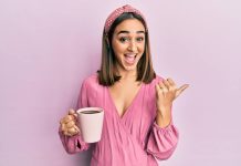 No es un simple hábito diario: el pasatiempo femenino más popular es tomar café y no hacer nada, según nuevo estudio