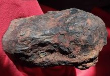El extraordinario hallazgo de un meteØrito que era utilizado erróneÄmente como un simple adorno