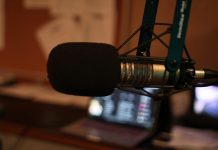 La monetización empuja a los pódcasts informativos hacia el formato de video (+ Detalles)