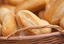 Pan francés casero: usando ingredientes básicos y el secreto del horneado de panadería en tu propio hogar