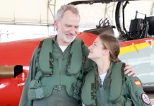 Rey Felipe VI y princesa Leonor protagonizan un histórico vuelo conjunto en la Academia de San Javier (+ Video)
