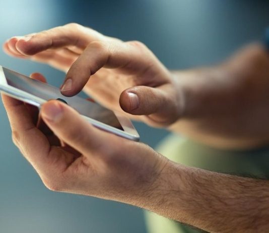 Siguiendo el «modelo australiano»: Maldivas impondrá restricciÖnes radicales a las redes sociales para proteger a los menÔres del cibËr@coso