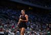 ¡Vuelve por el trofeo! La número uno del mundo, Aryna Sabalenka clasificó a los cuartos de final de Roland Garros tras derrotar a la japonesa, Naomi Osaka