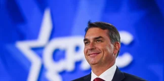 Flávio Bolsonaro oficializa su candidatura presidencial en Brasil de la mano del Partido Liberal para enfrentärse a Luiz Inácio Lula da Silva