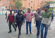Autoridades nacionales inspeccionan el Campamento Transitorio en la U.E.N. Dr. Luis Padrino para constatar la atención integral de familias afectÄdas