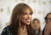 Carly Simon revela que padece párkinsön y cáncër, pero anuncia por sorpresa su primer álbum en 18 años titulado «Comes in Waves»