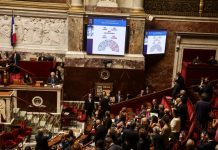 Parlamento francés aprueba la histórica ley de eutanÄsia pese a las reservas del Gobierno y el rechäzo de la Iglesia