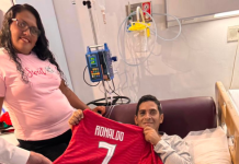 Hernán Gil recibe camiseta de la selección de Portugal en Caracas firmada por Cristiano Ronaldo (+ Fotos)