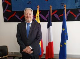 Embajador de Francia confirma llegada de 85 rescatistas y 26 toneladas de ayuda humanitaria