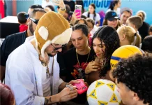 Fundación Good Bunny desarrolla campamento educativo con dotación de materiales, uniformes y alimentación para niñös y jóvenes en Puerto Rico
