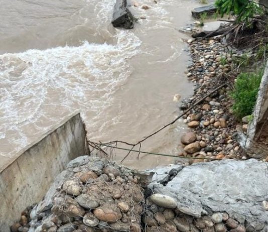Advierten rïesgo de colapsö en puente del río Sarare y exigen atención para evitar que dos parroquias queden incomunicadas