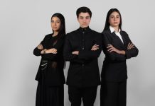 Tres estudiantes representan por primera vez a Venezuela en el exigente campeonato de debate escolar en Nairobi