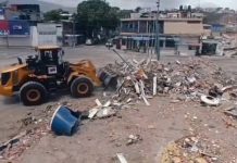 Recogen diariamente 220 metros cúbicos de escombrös en Catia La Mar tras el doble sismö (+ Foto)