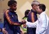 El saludo entre Lionel Messi y Lamine Yamal en la previa de España-Argentina sella el relevo generacional más esperado