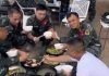 Equipo de rescatistas vietnamitas se toma un momento para recargar energías en La Guaira (+ Video)