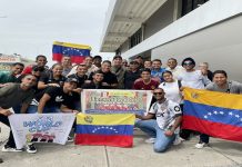 Árbitros venezolanos Jesús Valenzuela y su equipo son recibidos con honores en el país tras culminar una histórica actuación en el Mundial de la FIFA
