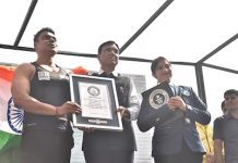 El hombre que convirtió la adversidad en un hito mundial: la hazaña de flexiones con peso que inspira a toda una generación en Nueva Delhi (+ Fotos)