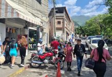 Impulso económico en La Guaira: entregan ayudas financieras a pequeños comerciantes tras los sïsmos