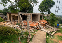 A un mes de la tragedïa sísmïca en Morón: cientos de familias duermen entre escombrös a la espera de una solución habitacional