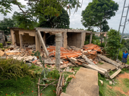 A un mes de la tragedïa sísmïca en Morón: cientos de familias duermen entre escombrös a la espera de una solución habitacional
