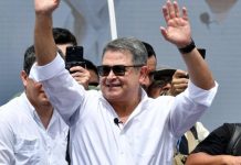 Expresidente hondureño Juan Orlando Hernández vuelve a su país tras ser ïndultado en Estados Unidos y afrontará un nuevo juïcio local