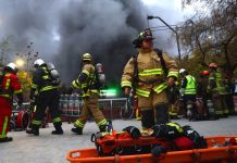Un fallö en un tren de la Línea 5 obliga al cierre de seis estaciones del Metro de Santiago y moviliza a decenas de bomberos
